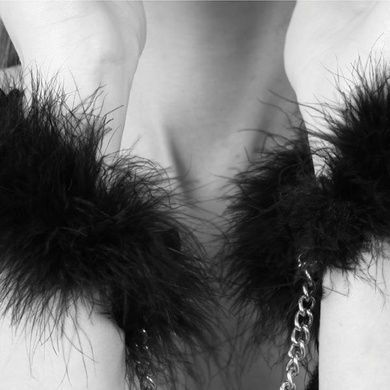 Пушистые наручники Bijoux Indiscrets Za za zu - feahter handcuffs, перьевые, подарочная упаковка